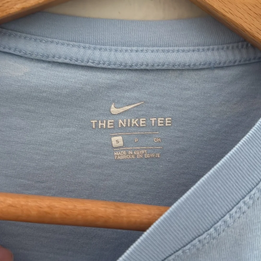 Nike Air Sky Blue‎ Crop Top Tee Size Small - Picture 3 of 5
